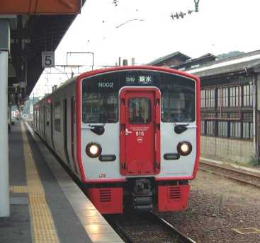 415系（熊本駅にて）